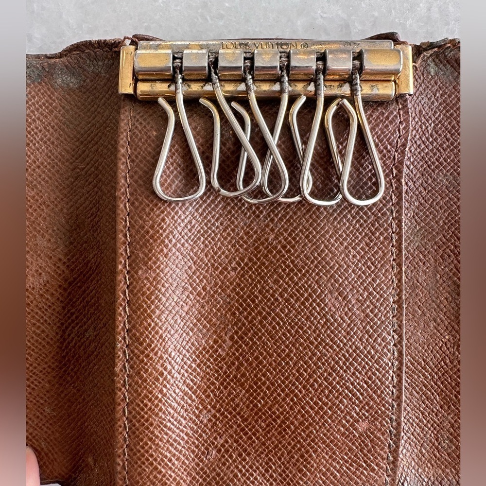 LOUIS VUITTON Monogram 6 Key Holder (CT4127) - Picture 4 of 10